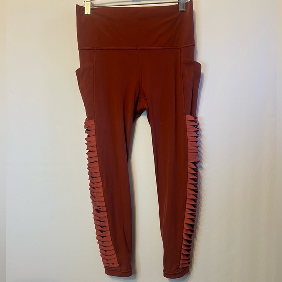 Athleta Salutation Stash Pocket II Twist 7/8 Tight size medium - Picture 2 of 9